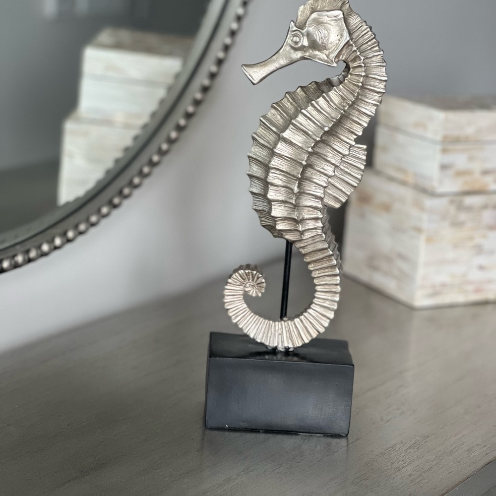 Seahorse coastal decor